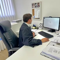 למה כל עסק צריך ׳עורך דין בית׳ — היתרון של מעטפת משפטית שוטפת